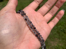 Charger l'image dans la galerie, Perles en quartz avec inclusions de tourmaline entre 4 et 10mm, QTD