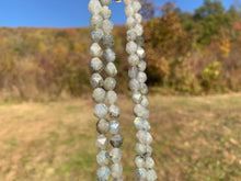 Charger l'image dans la galerie, Perles en labradorite, forme diamant entre 6 et 10mm
