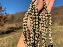 Charger l'image dans la galerie, Perles en jaspe dalmatien entre 2 et 12mm