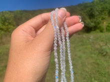 Charger l'image dans la galerie, Perles en labradorite blanche entre 4 et 10mm LBS