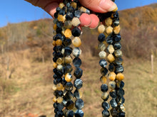 Charger l'image dans la galerie, Perles en oeil de tigre mélangé avec de l'oeil de faucon, forme diamant entre 6 et 10mm