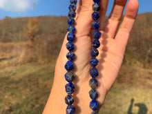 Charger l'image dans la galerie, Perles en lapis-lazuli, forme diamant entre 6 et 10mm