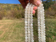 Charger l'image dans la galerie, Perles en pierre de lune blanche entre 6 et 10mm PLBT