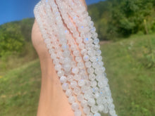 Charger l'image dans la galerie, Perles en labradorite blanche entre 4 et 10mm LBC