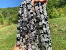 Charger l'image dans la galerie, Perles en quartz avec inclusions de tourmaline entre 4 et 12mm, QTU