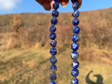 Charger l'image dans la galerie, Perles en lapis-lazuli, forme diamant entre 6 et 10mm