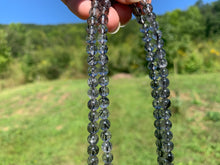 Charger l'image dans la galerie, Perles en quartz avec inclusions de tourmaline entre 4 et 8mm QTQ