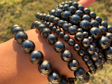 Charger l'image dans la galerie, Perles en hématite avec un aspect mate et polie entre 6 et 12mm