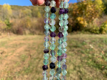 Charger l'image dans la galerie, Perles en fluorite / fluorine forme diamant entre 6 et 10mm