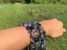 Charger l'image dans la galerie, Perles en quartz avec inclusions de tourmaline entre 4 et 10mm, QTD