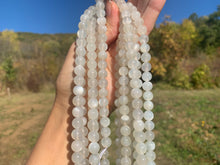 Charger l'image dans la galerie, Perles en pierre de lune blanche entre 6 et 10mm PLBT