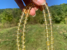 Charger l'image dans la galerie, Perles en fluorite jaune entre 6 et 10mm