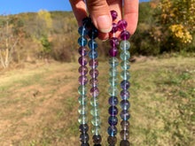 Charger l'image dans la galerie, Perles en fluorite / fluorine entre 6-6,5 et 12mm