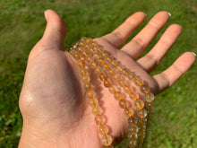 Charger l'image dans la galerie, Perles en quartz à inclusions de rutile entre 6 et 12mm QRD