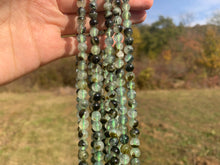 Charger l'image dans la galerie, Perles en prehnite entre 6 et 12mm