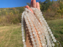 Charger l'image dans la galerie, Perles en pierre de lune blanche entre 6 et 10mm PLBT