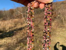 Charger l'image dans la galerie, Perles en tourmaline multicolore entre 3 et 4mm