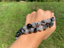 Charger l'image dans la galerie, Perles en quartz avec inclusions de tourmaline entre 4 et 12mm, QTU