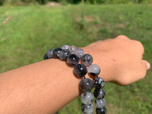 Charger l'image dans la galerie, Perles en quartz avec inclusions de tourmaline entre 8 et 12mm, QTT