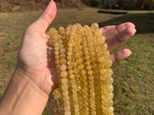 Charger l'image dans la galerie, Perles en quartz à inclusions de rutile entre 4 et 12mm QRU