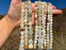 Charger l'image dans la galerie, Perles en aragonite entre 4 et 12mm