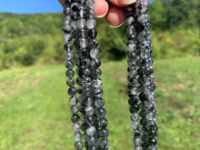 Charger l'image dans la galerie, Perles en quartz avec inclusions de tourmaline entre 4 et 10mm, QTD