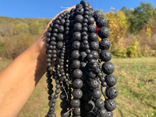 Charger l'image dans la galerie, Perles en pierre de lave entre 4 et 16mm