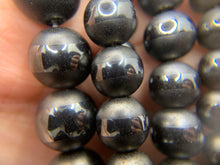 Charger l'image dans la galerie, Perles en hématite avec un aspect mate et polie entre 6 et 12mm