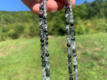 Charger l'image dans la galerie, Perles en quartz avec inclusions de tourmaline entre 4 et 10mm, QTD