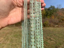 Charger l'image dans la galerie, Perles en prehnite facettées entre 2 et 10mm
