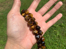 Charger l'image dans la galerie, Perles en oeil de tigre, forme diamant entre 6 et 12mm