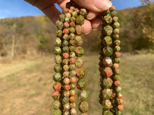 Charger l'image dans la galerie, Perles en unakite, forme diamant entre 6 et 10mm