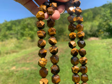 Charger l'image dans la galerie, Perles en oeil de tigre, forme diamant entre 6 et 12mm