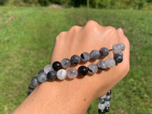 Charger l'image dans la galerie, Perles en quartz avec inclusions de tourmaline entre 4 et 12mm, QTU