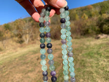 Charger l'image dans la galerie, Perles en fluorite / fluorite mate entre 6 et 10mm