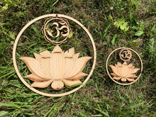 Charger l'image dans la galerie, Lotus avec Om en bois