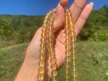 Charger l'image dans la galerie, Perles en fluorite jaune entre 6 et 10mm