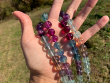 Charger l'image dans la galerie, Perles en fluorite / fluorine entre 6-6,5 et 12mm