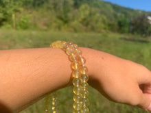 Charger l'image dans la galerie, Perles en fluorite jaune entre 6 et 10mm