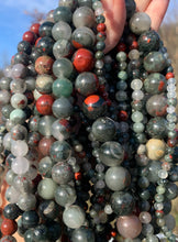 Charger l'image dans la galerie, Perles en jaspe héliotrope entre 4 et 12mm