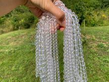 Charger l'image dans la galerie, Perles en cristal de roche quasiment sans inclusions entre 2 et 20mm