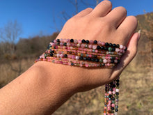 Charger l'image dans la galerie, Perles en tourmaline multicolore facettée entre 2 et 5mm