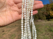 Charger l'image dans la galerie, Perles en nacre blanche entre 2 et 12mm
