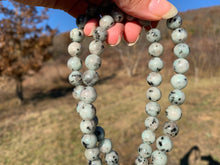 Charger l'image dans la galerie, Perles en jaspe sésame entre 6 et 10mm