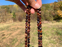 Charger l'image dans la galerie, Perles en oeil de taureau, forme diamant entre 6 et 10mm