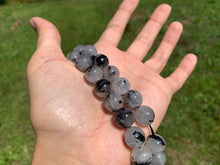 Charger l'image dans la galerie, Perles en quartz avec inclusions de tourmaline entre 4 et 12mm, QTU