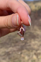 Charger l'image dans la galerie, Bélière coeur penché, taille moyenne (argentée, dorée, rosée)