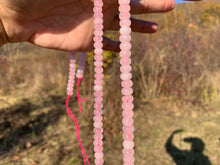 Charger l'image dans la galerie, Perles en quartz rose, disque bombé