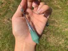 Charger l'image dans la galerie, Pendule en aventurine verte