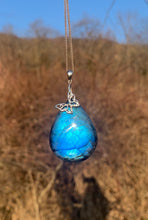 Charger l'image dans la galerie, Bélière papillon de taille moyenne (argentée, dorée, rosée)